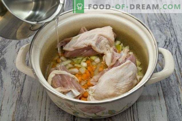 Vištienos sriuba su daržovėmis ir makaronais