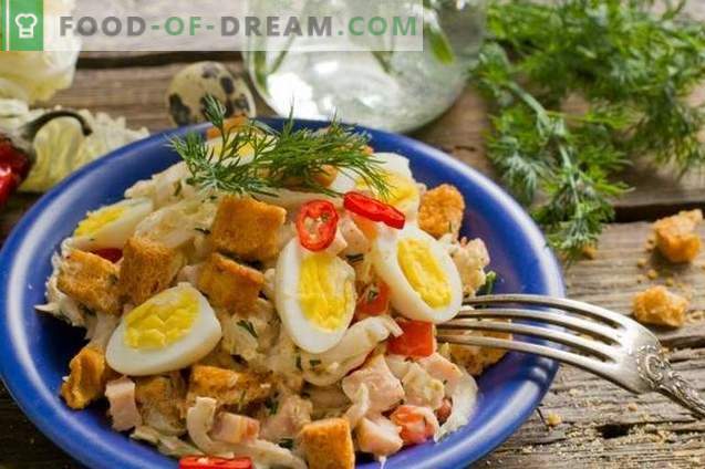 Salotos su kumpiu, kiniški kopūstai ir putpelių kiaušiniai
