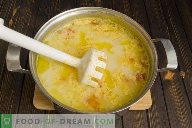 Grybų grietinėlės sriuba su grietine ir cukinija