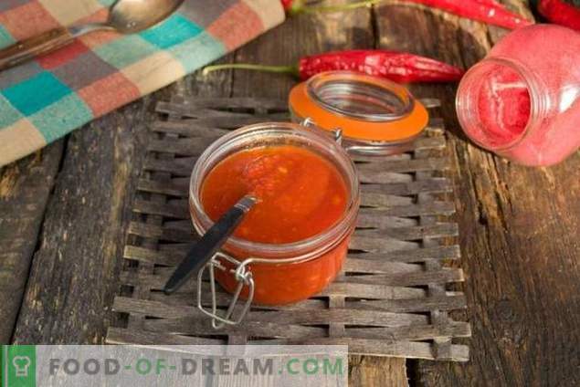 Pomidorų kečupas namuose žiemai