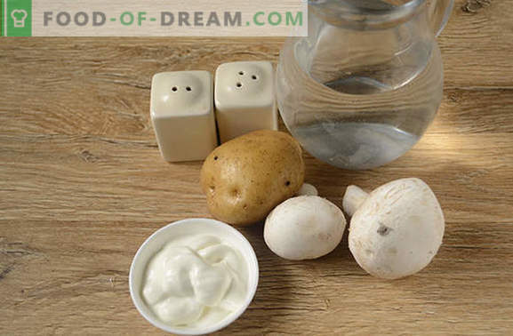 Batatas com cogumelos no forno com creme azedo - um prato aromático e nutritivo. Receita de foto passo a passo do autor de batatas assadas com cogumelos