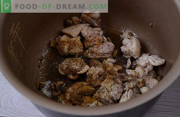 Gestoofde kip met champignons: kook geurige dijen voor de vakantie en elke dag. Het foto-recept van de auteur stap voor stap voor het koken van kip met champignons in zure room