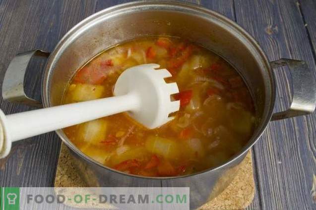 Pomidorų grietinėlės sriuba su dešrelėmis