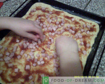 Namų pica, laipsniškai ruošiant receptą su nuotraukomis