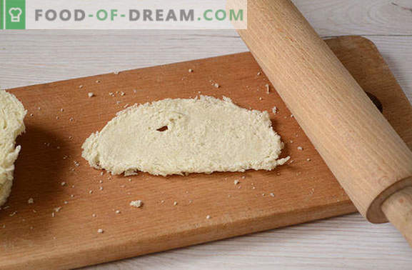 Greitas duonos ritinys su dešra ir sūriu. Tai jūs ne bandėte!