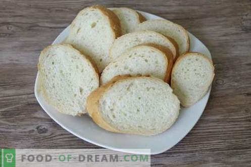 Užkandžių pyragas su duona, sūriu ir dešra 