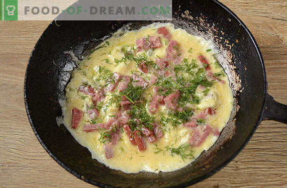 Omletas su sūriu ir dešra: negali būti lengviau! Žingsnis po žingsnio autoriaus nuotraukų receptas, skirtas omletui su sūriu ir dešra - kas yra omleto smaigalys paslaptis?