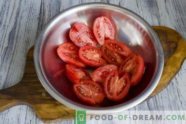 Įdaryti pipirai pomidorų padaže žiemai