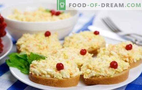 Populiariausias užkandis yra kiaušiniai su sūriu ir česnaku. Receptai įvairiems kiaušinių ir sūrio patiekalams bei česnakams