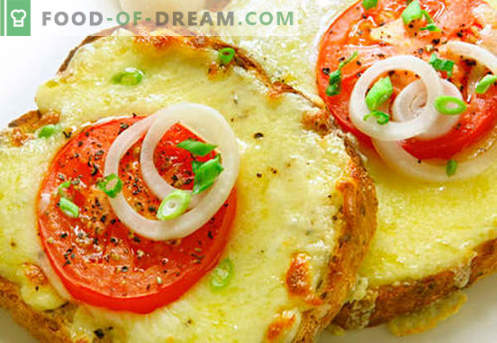 Karšti sumuštiniai su dešra, sūriu, kiaušiniais, pomidorais - geriausi receptai. Kaip virti karštų sumuštinių krosnyje, keptuvėje ir mikrobangų krosnelėje.