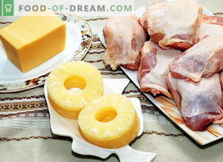 Vištiena su sūriu: salotos ir vištienos kepta orkaitėje.