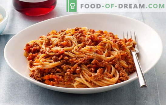 Espaguete com carne moída e espaguete com carne moída e pasta de tomate - favorito! As melhores receitas de esparguete com carne picada: é impossível passar por
