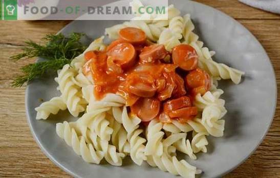 Dešros padažas su pomidorų pasta: skanus „užkandis“. Žingsnis po žingsnio fotografinis receptas su paprastomis dešrelėmis pomidorų padažu