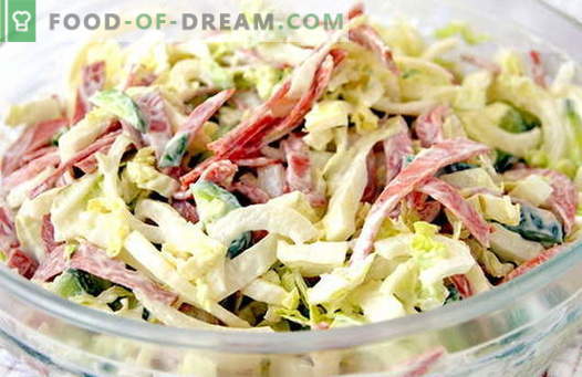 Salotos su šviežiais kopūstais ir dešra yra geriausi receptai. Mes paruošiame teisingai salotas iš šviežių kopūstų su dešra.
